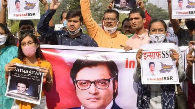 ارنب گوسوامی کی گرفتاری کے بعد کئی جگہ مظاہرے ہوئے