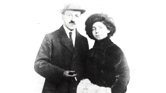 అమెరికా వెళ్లిన కొత్తల్లో జార్జ్ పాపానికోలౌ, మేరీ