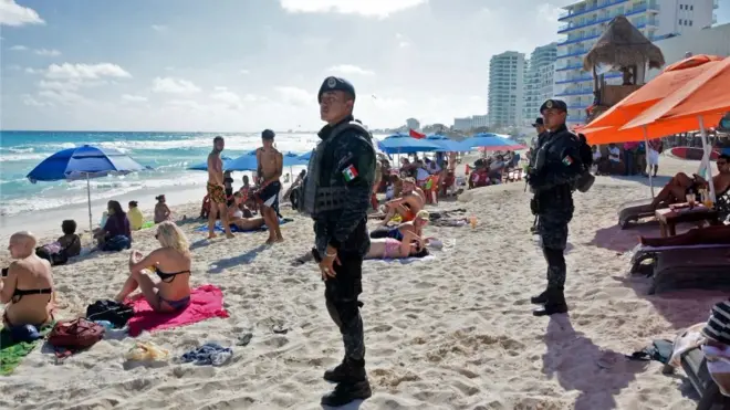 Em Cancún, balneário turístico mexicano, trava-se uma guerra pelo mercadotênis ramarimdrogas