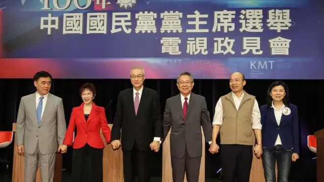 国民党党主席竞选政见发表会，六位候选人一字排开接受拍照