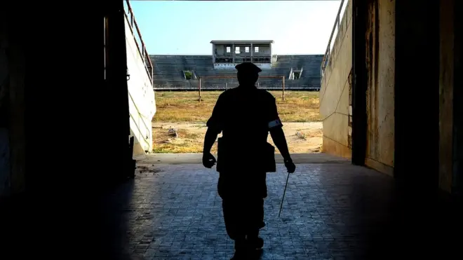 El principal estadio en Mogadiscio fue ocupado como cuartel militar tanto por las fuerzas rebeldes como por la coalición africana para la liberación de Somalia.