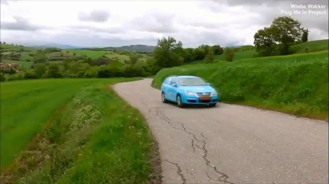 รถยนต์สีฟ้า