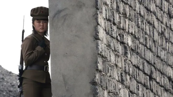 북한 군대에서는 여성에 대한 성희롱이 만연하다는 증언도 있다