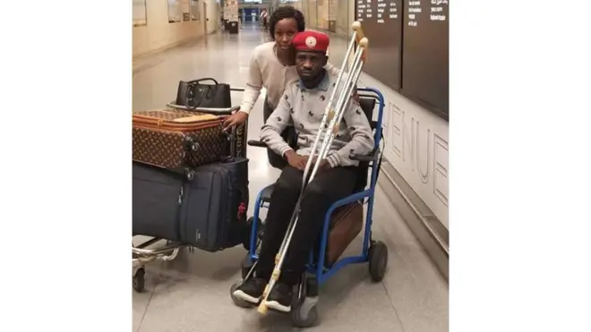 Boobii Waayinifi hadhi warraa isaa Baarbii Kaaygulaanyi yeroo Ameerikaa gahan suura kana maxxansaniiru.