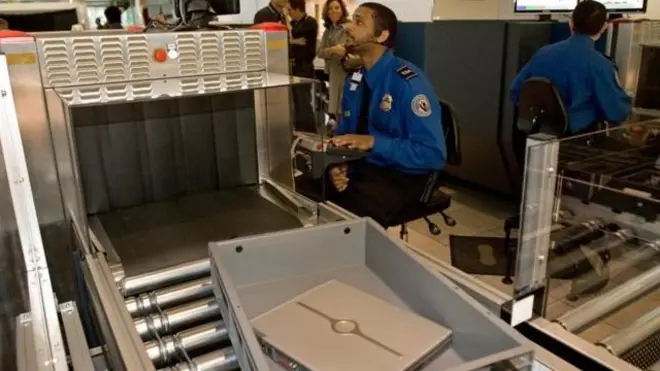 Laptop dalam kabin tak diperbolehkan dalam penerbangan dari dan ke Turki, Maroko, Jordania, Mesir, Uni Emirat Arab, Qatar, Arab Saudi dan Kuwait.