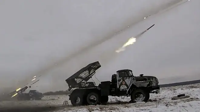 أسلحة روسية في تدريبات عسكرية.