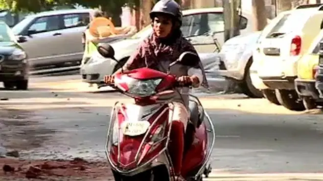 ڈیلیوری گرل