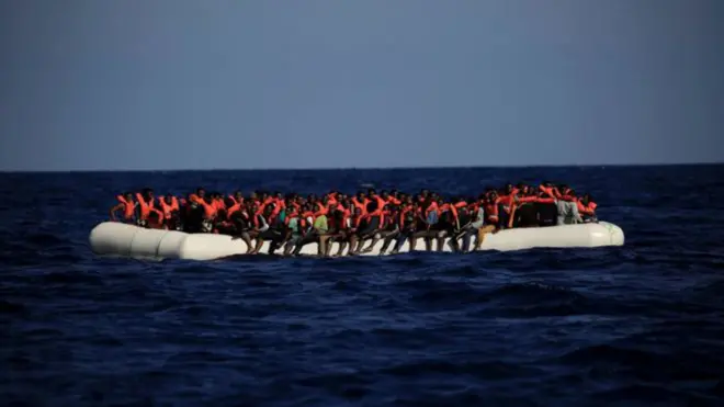 تقول الامم المتحدة إن المهربين يستخدمون زوارق اصغر الحجم ويحملونها باعداد اكبر من المهاجرين