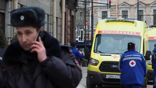 Милиционер и скорая