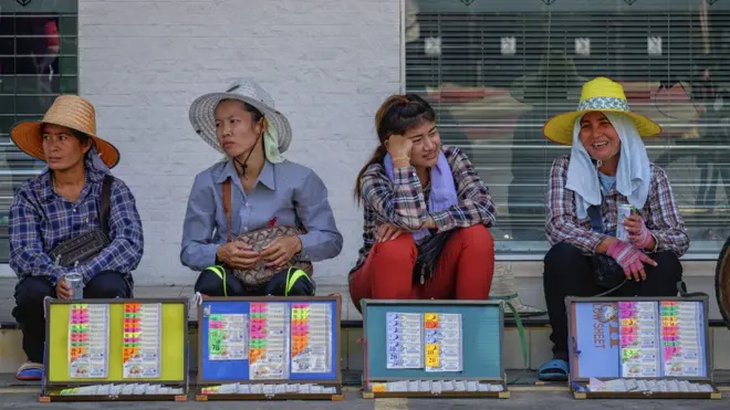 คนขายลอตเตอรี่