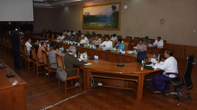 ရခိုင် စုံစမ်းရေး ကော်မရှင် ပထမဆုံး ဆွေးနွေးစဉ် (ဓါတ်ပုံ သမ္မတရုံး ဖေ့စ်ဘွတ်)