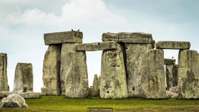 Lokasi Stonehenge adalah situs prasejarah yang berjarak sekitar 80 mil di sisi baray daya London.