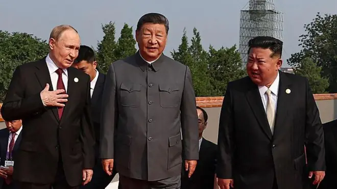 Putin, Şi, Kim birlikte yürüyor