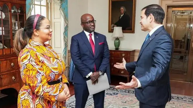 Mu mpera z'icyumweru gishize Marco Rubio (iburyo) ushinzwe ububanyi n'amahanga bwa Amerika, yahuje bagenzi be Thérèse Kayikwamba wa DR Congo na Olivier Nduhungirehe w'u Rwanda basinya ku itangazo ry'ubwumvikane buganisha ku masezerano y'amahoro hagati y'ibi bihugu