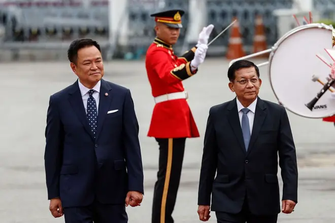 နေပြည်တော်ခေါင်းဆောင် ဦးမင်းအောင်လှိုင်နဲ့ ထိုင်းဝန်ကြီးချုပ် အနုတင်တို့တွေ့ဆုံ