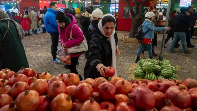 خرید انار در شب یلدای تهران