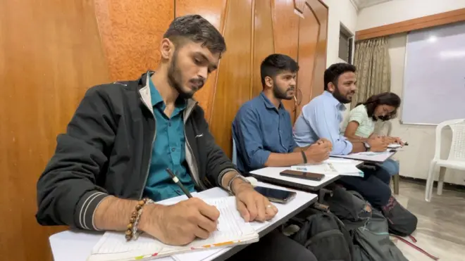 रोजगार, शिक्षण आणि युवक