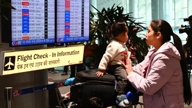 दो दिसंबर से यात्रियों ने इंडिगो की उड़ानों में देरी और रद्द होने की शिकायत शुरू की