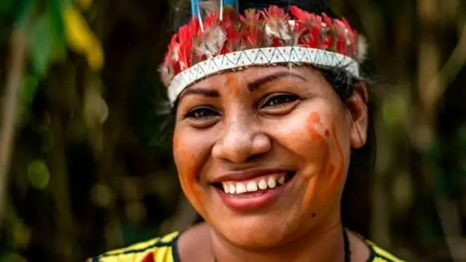 Mulher indígena sorrindoaposta em futebol onlinefoto tiradaaposta em futebol onlineclos