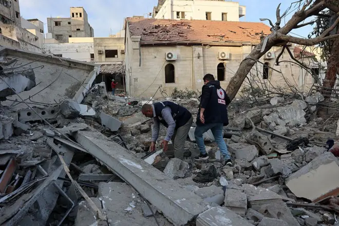 تسببت الغارة الإسرائيلية في تدمير قسم الطوارئ والاستقبال والصيدلية التابعة لمستشفى الأهلي المعمداني.