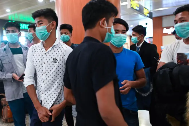 အမျိုးသားတွေ ပြည်ပအလုပ်အကိုင်အတွက် Demand သစ်တင်လျှောက်တာတွေကိုရပ်ဆိုင်း