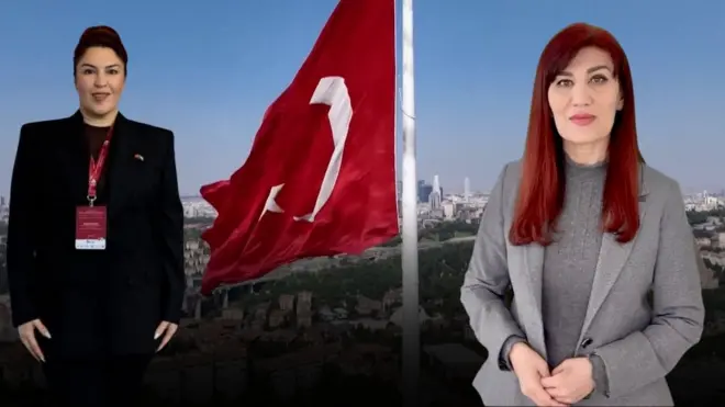 Ozoda Islomova va Sohiba Hayot Turkiya bayrog'i oldidagi kollag rasmlari