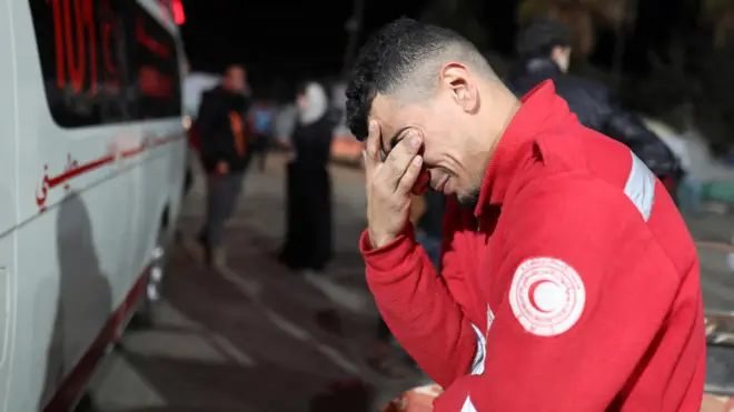 أحد موظفي الهلال الأحمر الفلسطيني