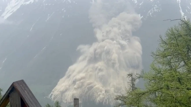 Imagen del momento de la avalancha.