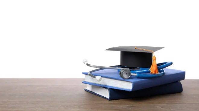 राणेंच्या वैद्यकीय महाविद्यालयात विद्यार्थ्याकडे प्रवेशासाठी 9 लाखांची मागणी