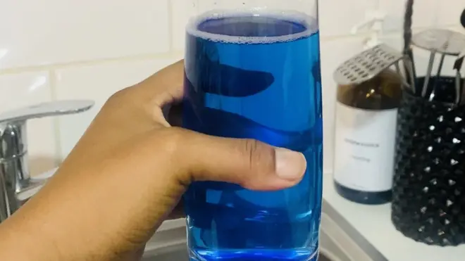 ከቤት ውስጥ ቧንቧ የተቀዳው ውሃ 