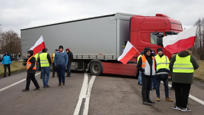 Польские фермеры на дороге