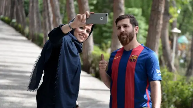 Reza Parastesh waa 30 jir u dhashay Iran,