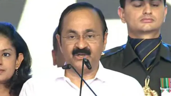 விடி சதீசன், கேரள முதல் அமைச்சர், ரமேஷ் சென்னிதலா