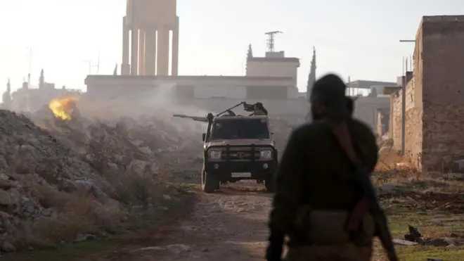 نیروهای شورشی در حال شلیک کردن