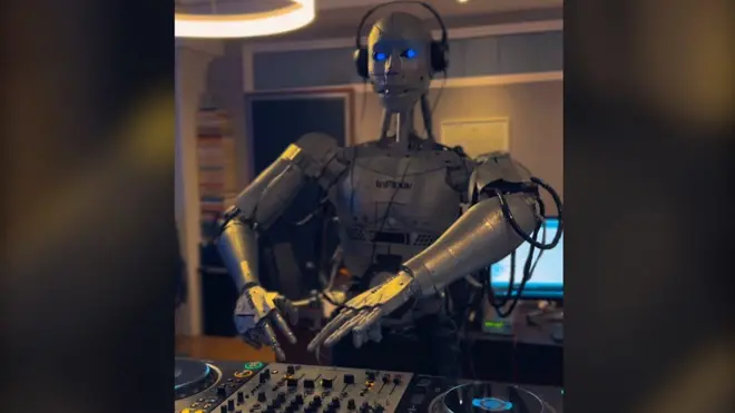 robot DJ