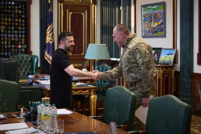 Ukrayna Devlet Başkanı lideri Volodimir Zelenskiy, saldırıları organize eden Ukrayna Güvenlik Servisi'nin (SBU) başkanı Vasyl Maliuk'u tebrik etti.
