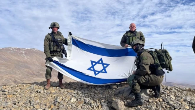 جنود إسرائيليون على جبل الشيخ في سوريا 