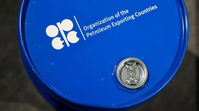 Логотип ОПЕК на каністрі