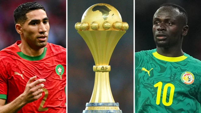 Le capitaine marocain Achraf Hakimi (à gauche) et l'attaquant sénégalais Sadio Mané (à droite) s'affronteront pour remporter le trophée de la Coupe d'Afrique des nations.