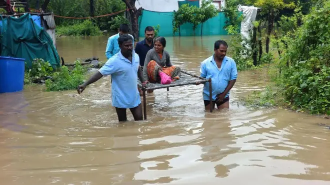 पुराची दृश्यं