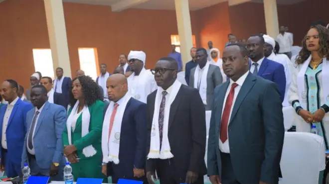 የቤኒሻንጉል ጉሙዝ ክልል ርዕሰ መስተዳድር አቶ አሻድሊ ሐሰን እና ሌሎች የክልሉ አመራሮች በአዲሱ ምክር ቤት ሰብሰባ ላይ