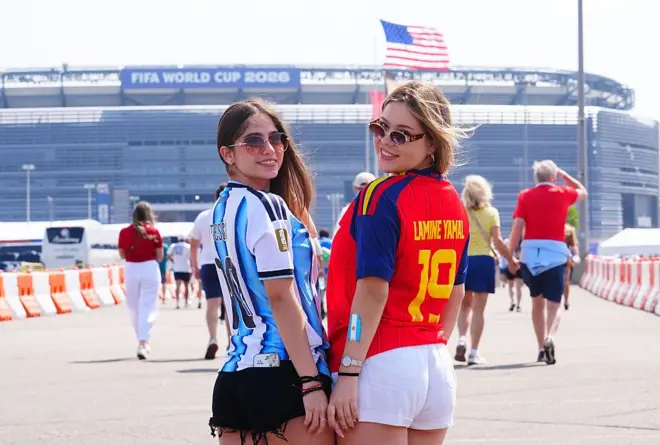 Arjantinli ve İspanyol iki taraftar