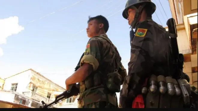 လိုင်ဇာမြို့ထဲ ကင်းလှည့်နေတဲ့ ကေအိုင်အေစစ်သားများ တွေ့ရစဉ် (ပုံ အဟောင်း)