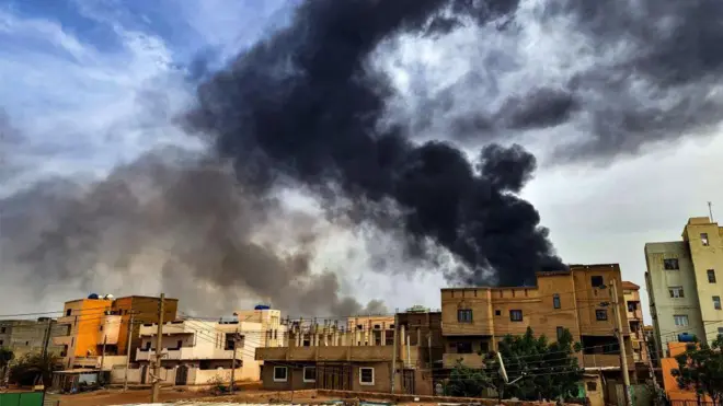 تصاعد أعمدة الدخان في وقت سابق من الحرب