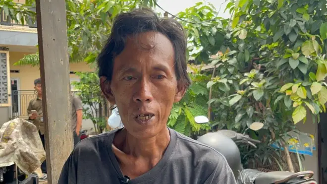 Suderajat, pedagang es gabus yang dituduh menggunakan spons