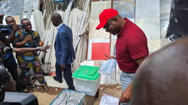 Gómìnà Makinde lásìkò tó ń dìbò