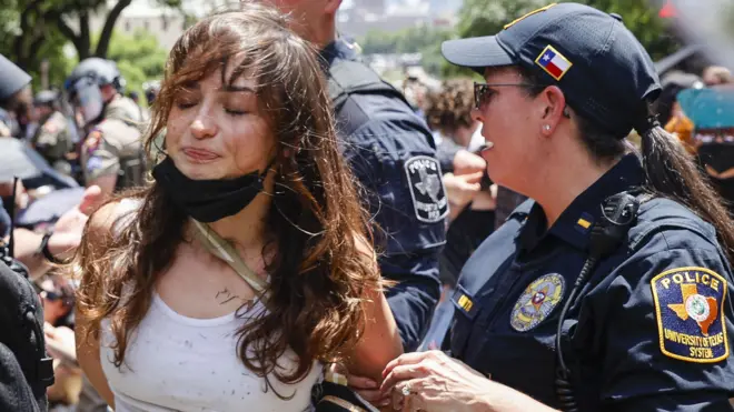 Texas Üniversitesi'nde yapılan gözaltı