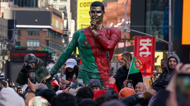 Ishusho ya Ronaldo yahinguwe ipima 3.6m z'uburebure.