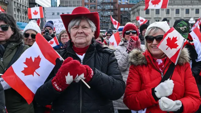 Canadienses se manifiestan en apoyo a su país ante las medidas tomadas por Donald Trump