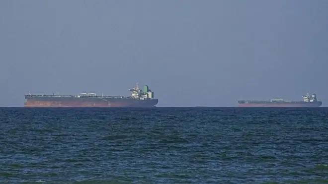 Embarcações próximas ao estreito de Ormuz